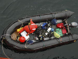 In rough seas, Brenna McLeod (left) and Kelly Rakow hold lines attached to the MOCNESS net. 