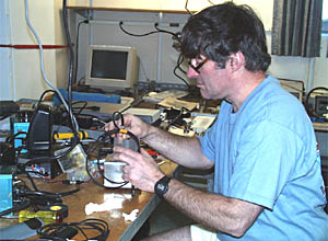  George Luther prepares chemical sensors for the next day’s dive.  