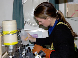 Byron Pedler (right) reaches for the net�s frame as it is pulled over the stern.  