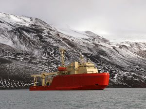 The Gould at Deception Island, Antarctica. (Photo by Jun Nishikawa, University of Tokyo)