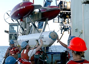  The ship’s crew launches ABE for an overnight survey of a previously unexplored region of the Galápagos Rift. ABE will search for any signs of active hydrothermal venting. 