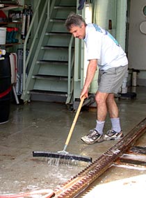 While Alvin completes its final dive of the cruise today, Dan Fornari takes the opportunity to scrub out its hangar.