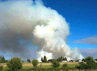 Hydrothermal plumes look like smoke that rises from a burning field. Particles carried in hydrothermal plumes spread out in the ocean currents.