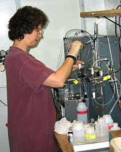 Charlotte Meredith analyzes specific chemicals found in high concentrations in hydrothermal plumes. 